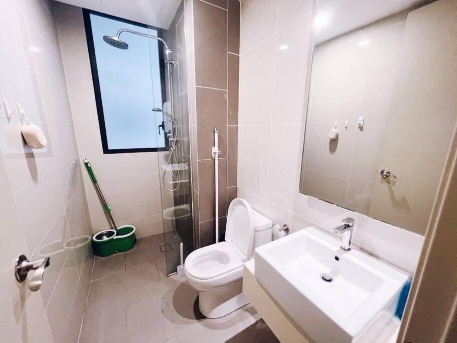 Promoconnected Train 2 Bedroom Above Mall Apartment