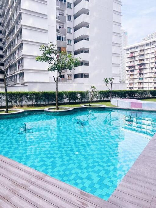 Promoconnected Train 2 Bedroom Above Mall Apartment *